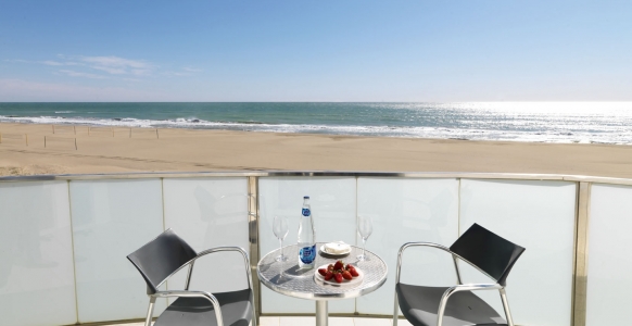PLAYAFELS HABITACION TERRAZA SUITE2