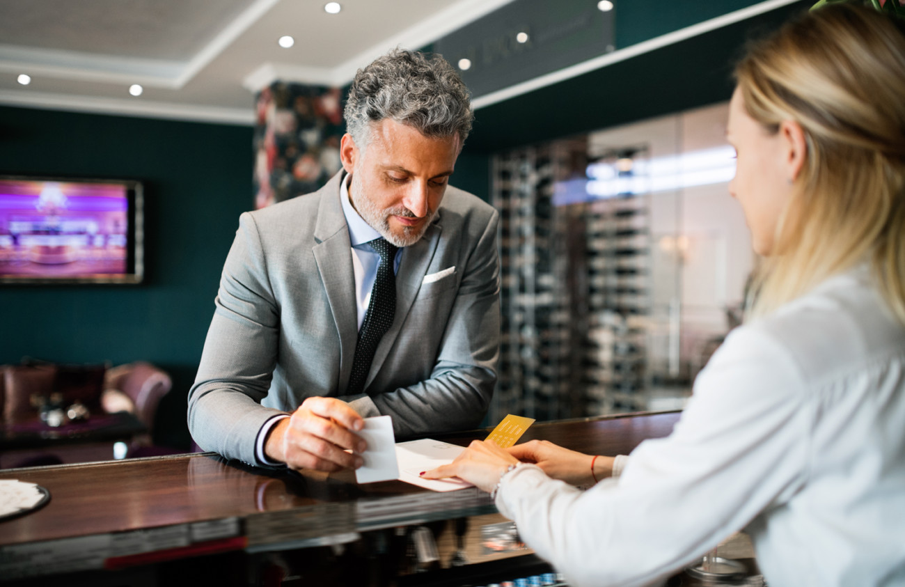 mature businessman at hotel reception PSCUC9L